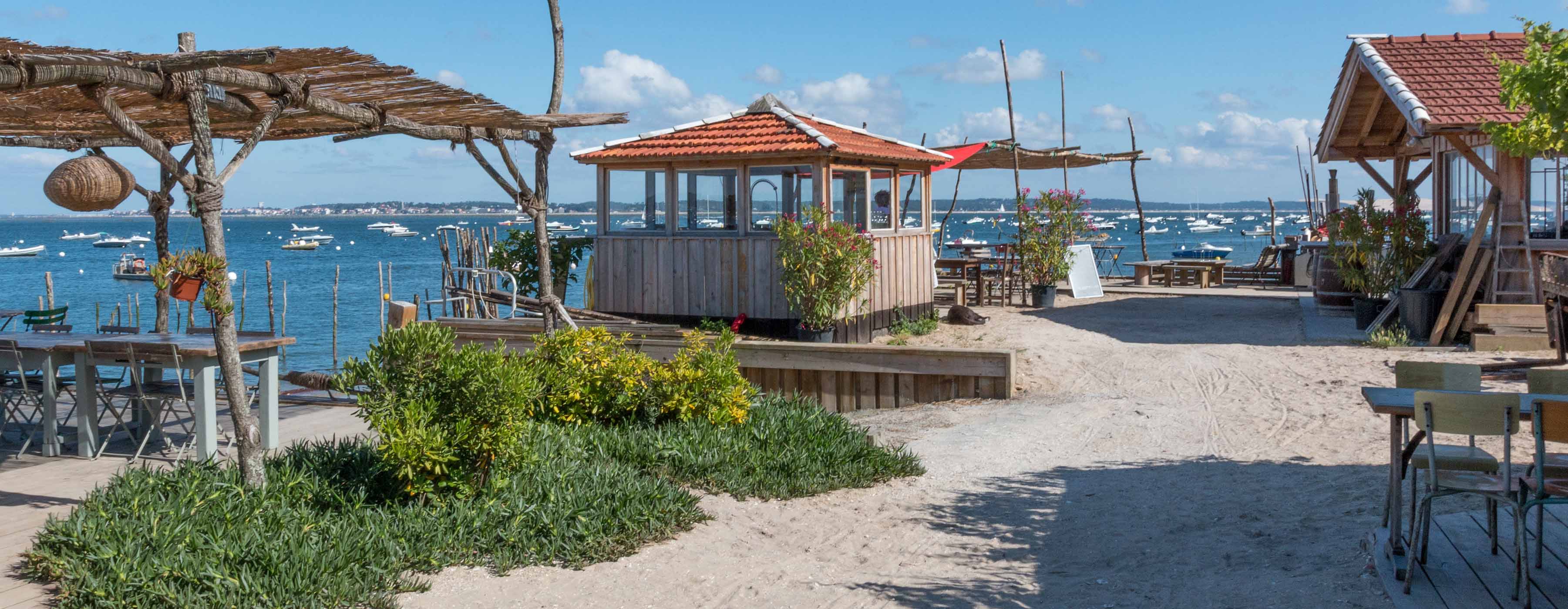 Cabanes à huitres au Cap Ferret dégustation face au Bassin d'Arcachon