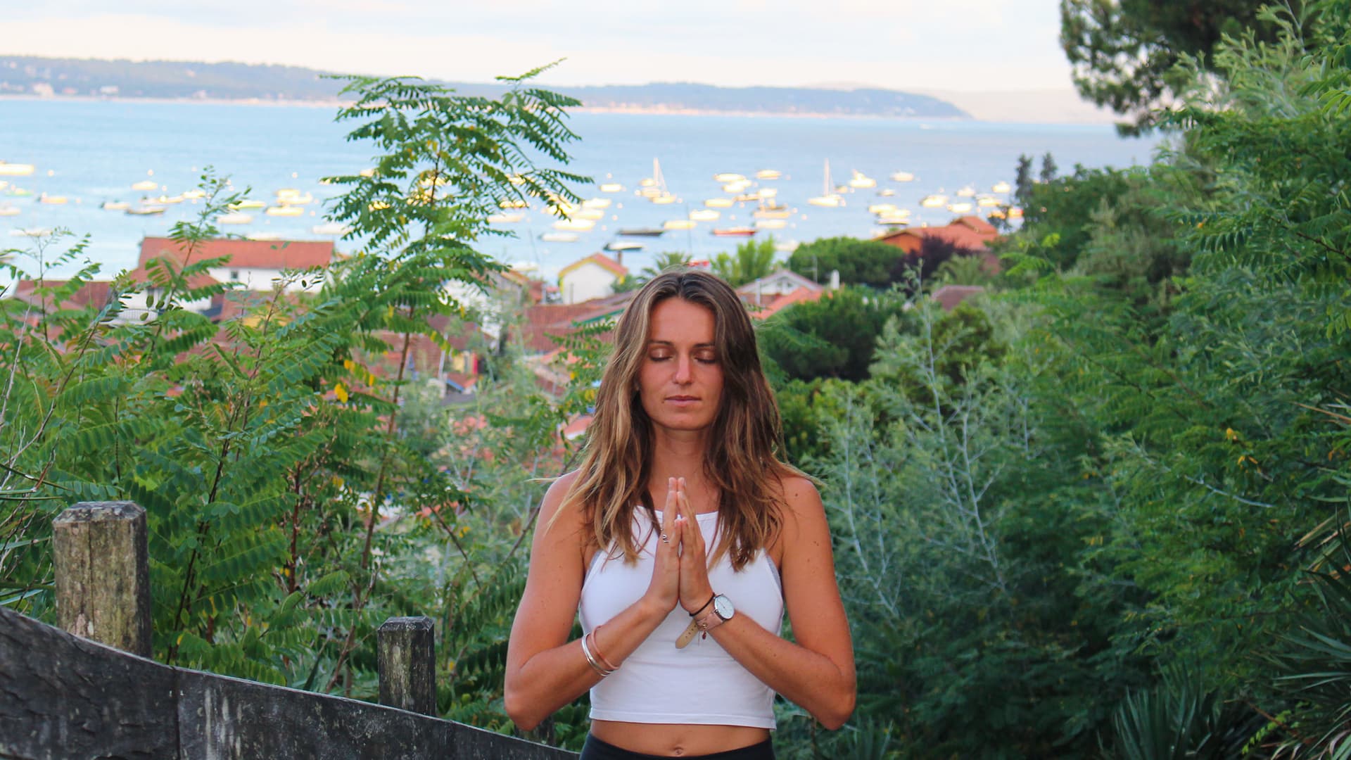 Portrait de Albane professeur de yoga au Cap Ferret