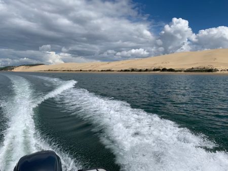 Balade en bateau le long de la dune du Pilat depuis le Cap Ferret