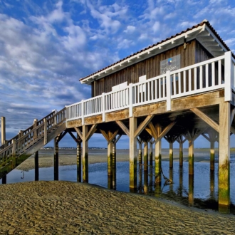 Cabane tchanquée sur l'ile aux oiseaux au milieu du Bassin d'Arcachon