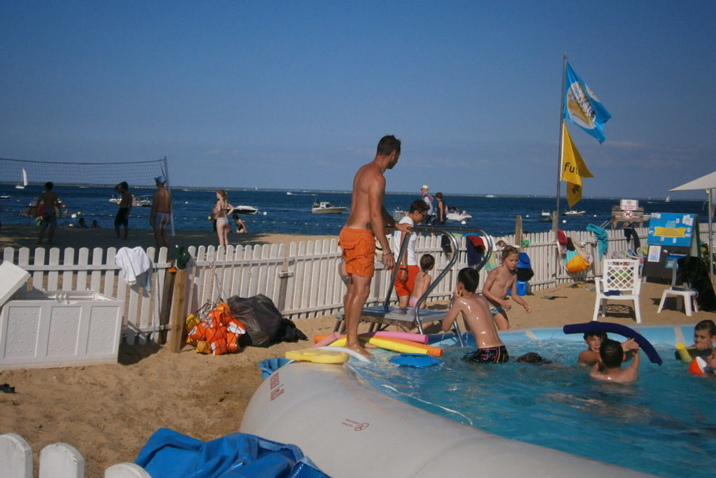 Piscine et jeux de plage au Club de la Vigne sur la presqu'ile de Lège-Cap Ferret