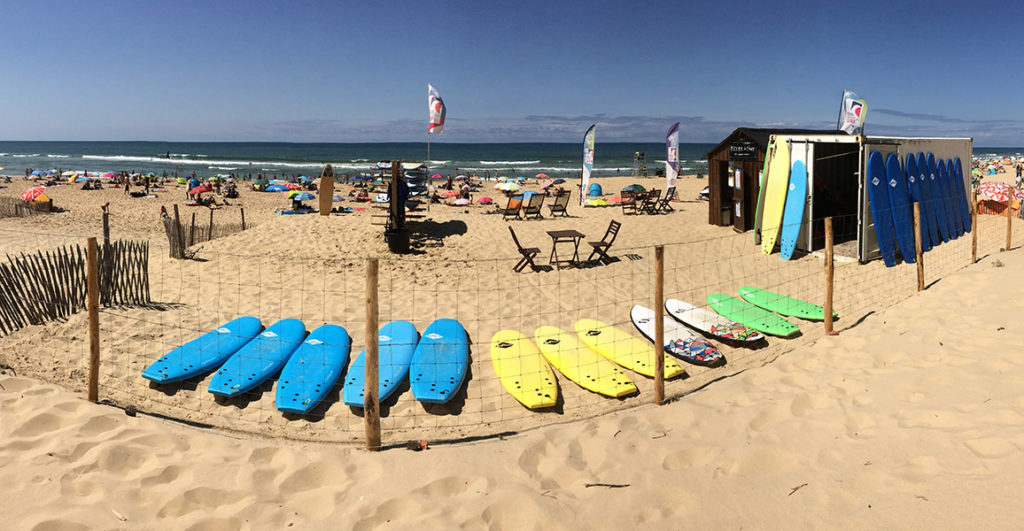 École de Surf du Grand Crohot sur la plage