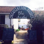 Chai Anselme : cabane de dégustation d'huitres au Cap Ferret dans le village du Canon