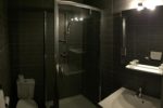 Salle de bain de l'hôtel le Caillebotis