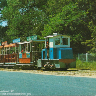 Carte postale ancienne du petit train du Cap Ferret - Collection Ferretdavant 6/9