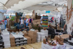 Shopping au marché du Cap Ferret : chaussures, vetements, bijoux