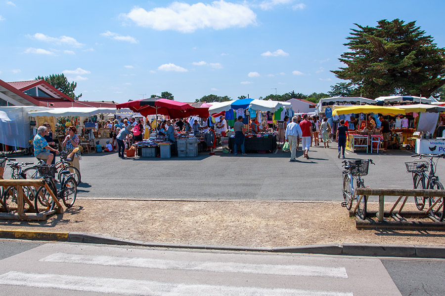 Le marché du Cap Ferret en plein été