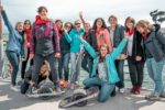 Groupe de filles après une session de Onewheel au Cap Ferret pour un enterrement de vie de jeune fille