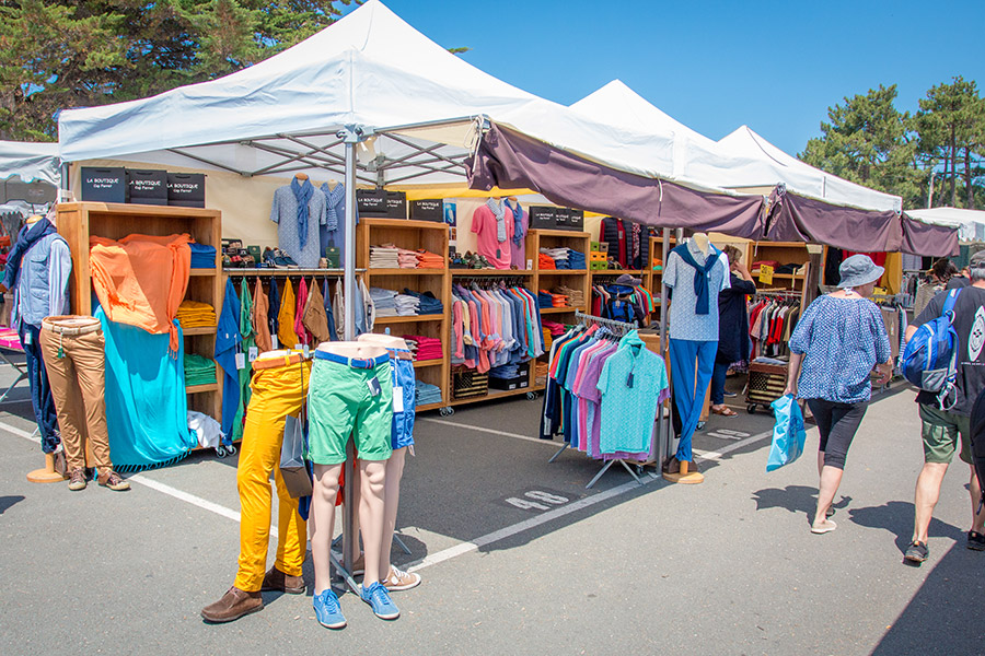 Boutique de vetement pour homme sur le marché du Cap Ferret