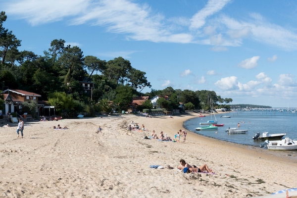 Plage de l'Herbe sur la presqu'ile de Lège Cap Ferre