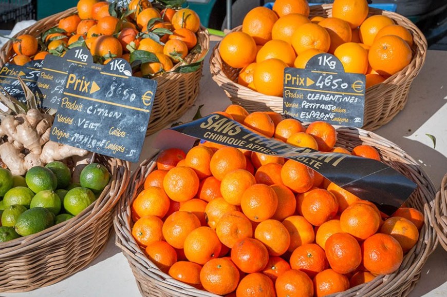 étalage de fruits sur le marché du Cap Ferret